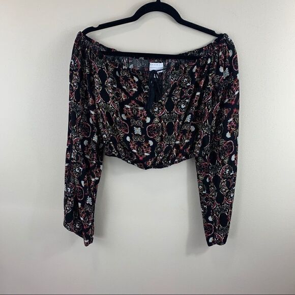 Kendall & Kylie Off Shoulder Black Floral Crop S (G1) - Picture 3 of 13